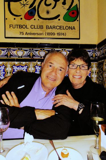 Couple on our tapas evening walking tour of Barcelona