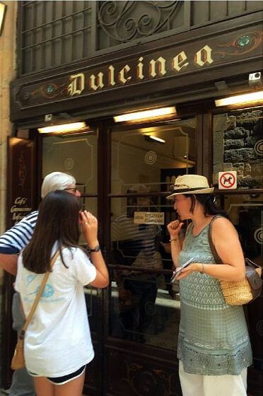 Father, daughter and guide during a Barcelona chocolate walking tour
