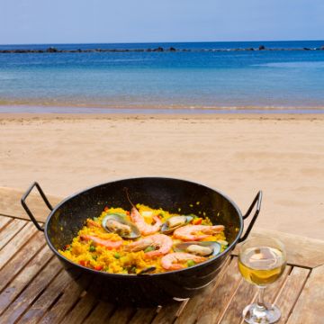 Paella in one of the Barcelona Beach Restaurants | ForeverBarcelona