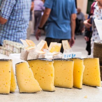 Cheeses from Spain in a farmers market | ForeverBarcelona