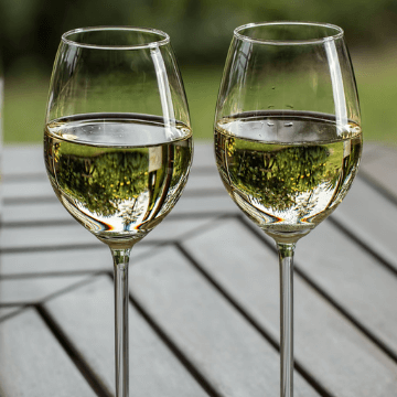 Two glasses of Spanish white wines