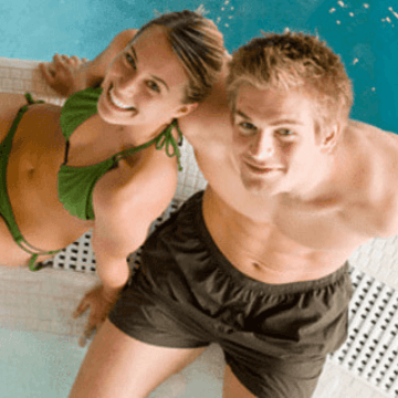 Couple in a Barcelona hotel with jacuzzi in room | ForeverBarcelona