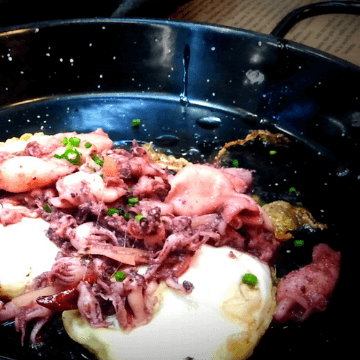 Spanish egg dishes: scrambled eggs with baby calamari
