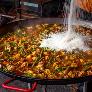 Example of what is paella española
