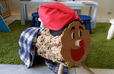 Catlan pooping log Christmas tradition