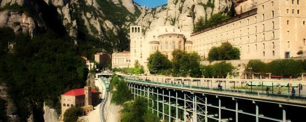 How to get to Montserrat (Spain)? By cable car, rack train or road. All three options show in this picture.