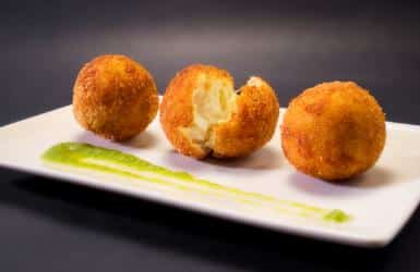 What to eat in Spain? Make sure to try croquettes!